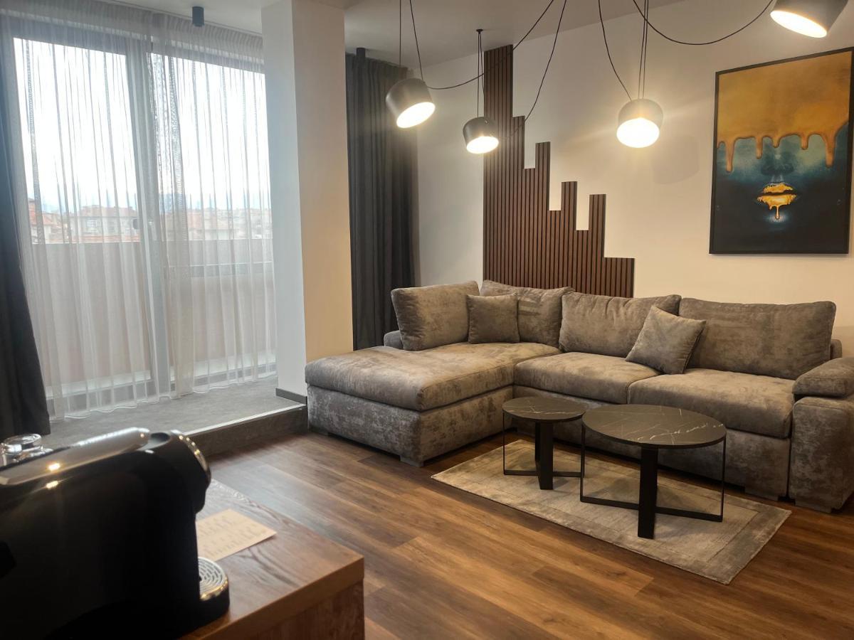 Hotel Niks Sevlievo Eksteriør billede