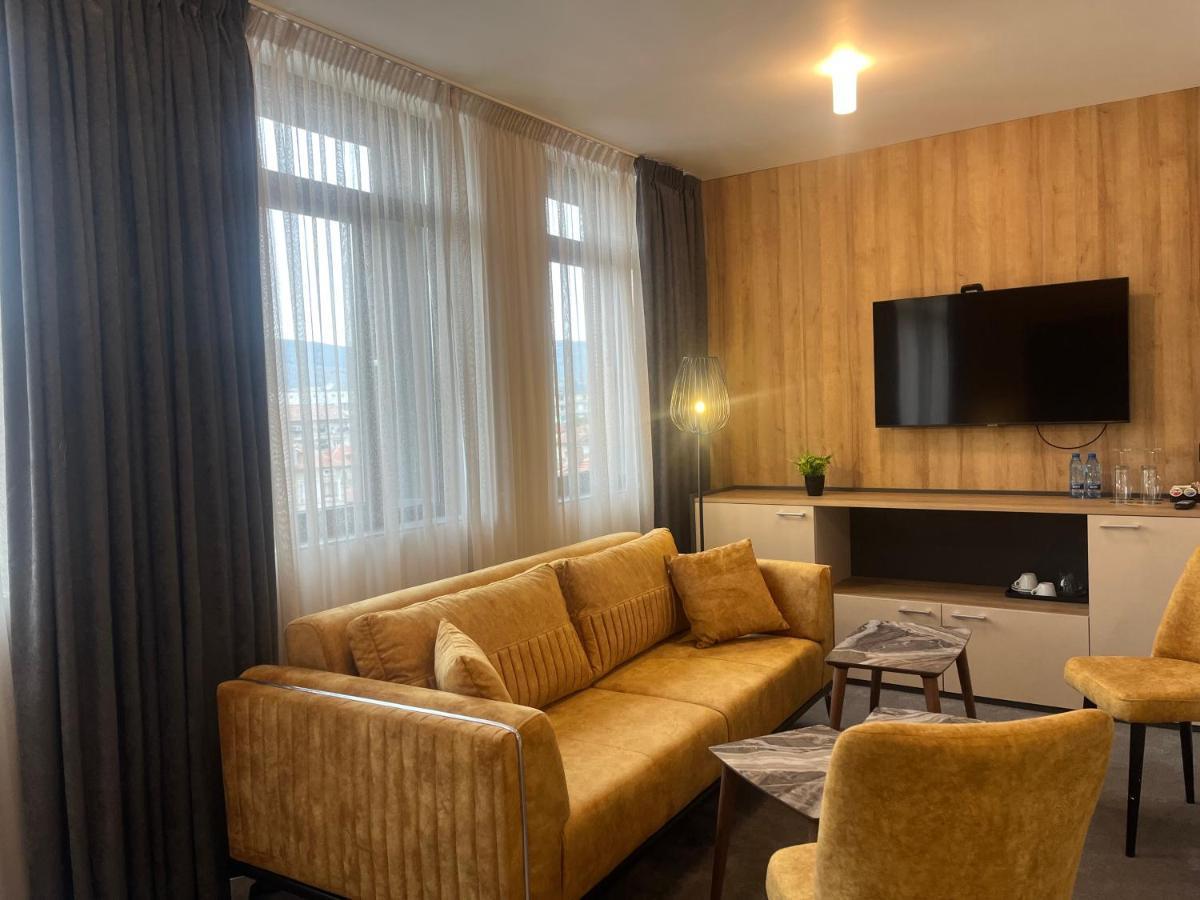 Hotel Niks Sevlievo Eksteriør billede