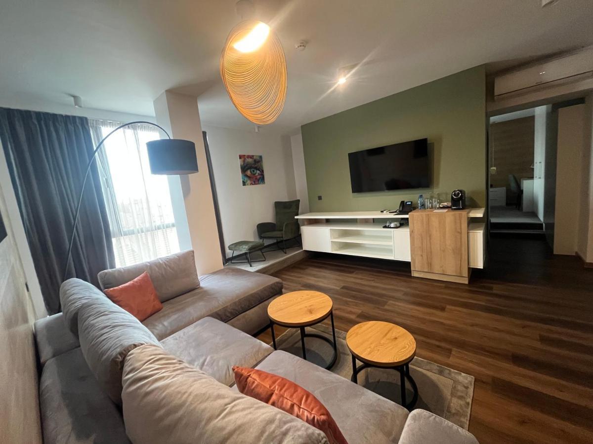 Hotel Niks Sevlievo Eksteriør billede