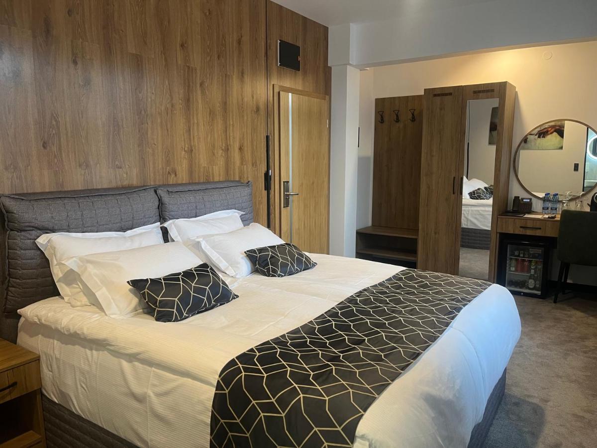Hotel Niks Sevlievo Eksteriør billede