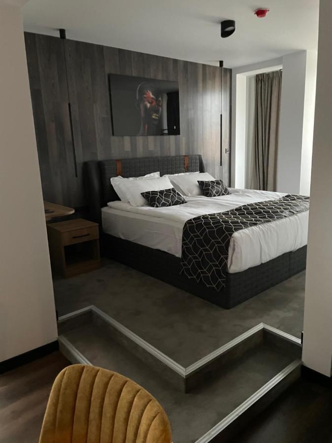 Hotel Niks Sevlievo Eksteriør billede