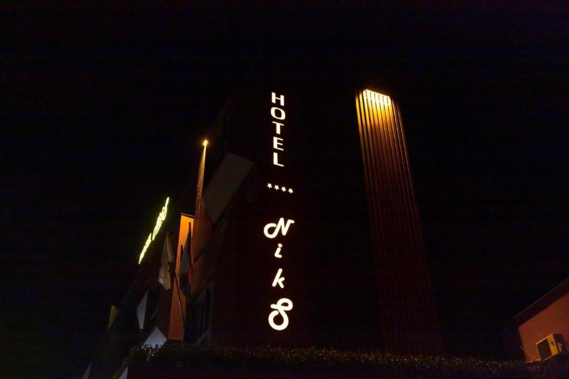 Hotel Niks Sevlievo Eksteriør billede