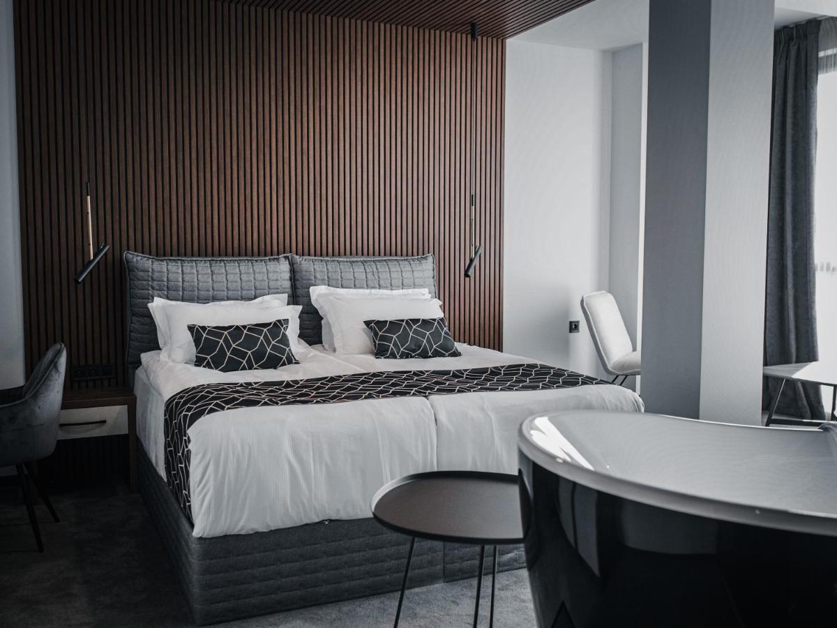 Hotel Niks Sevlievo Eksteriør billede